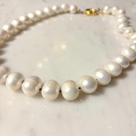 Eliou Large Pearl Necklace with Blue Knots - Picture 2 of 4